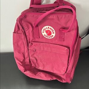 Fjallraven Kånken in Vibrant Pink